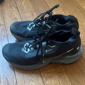 Nike Pegasus Trail 5 GORE-TEX
Men's Waterproof Trail-Running Shoes